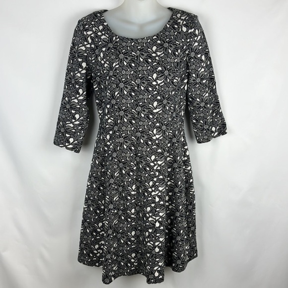 Taylor Flora lDetail Black and White 3/4 Sleeve Mini Dress Size 8 - Picture 3 of 10